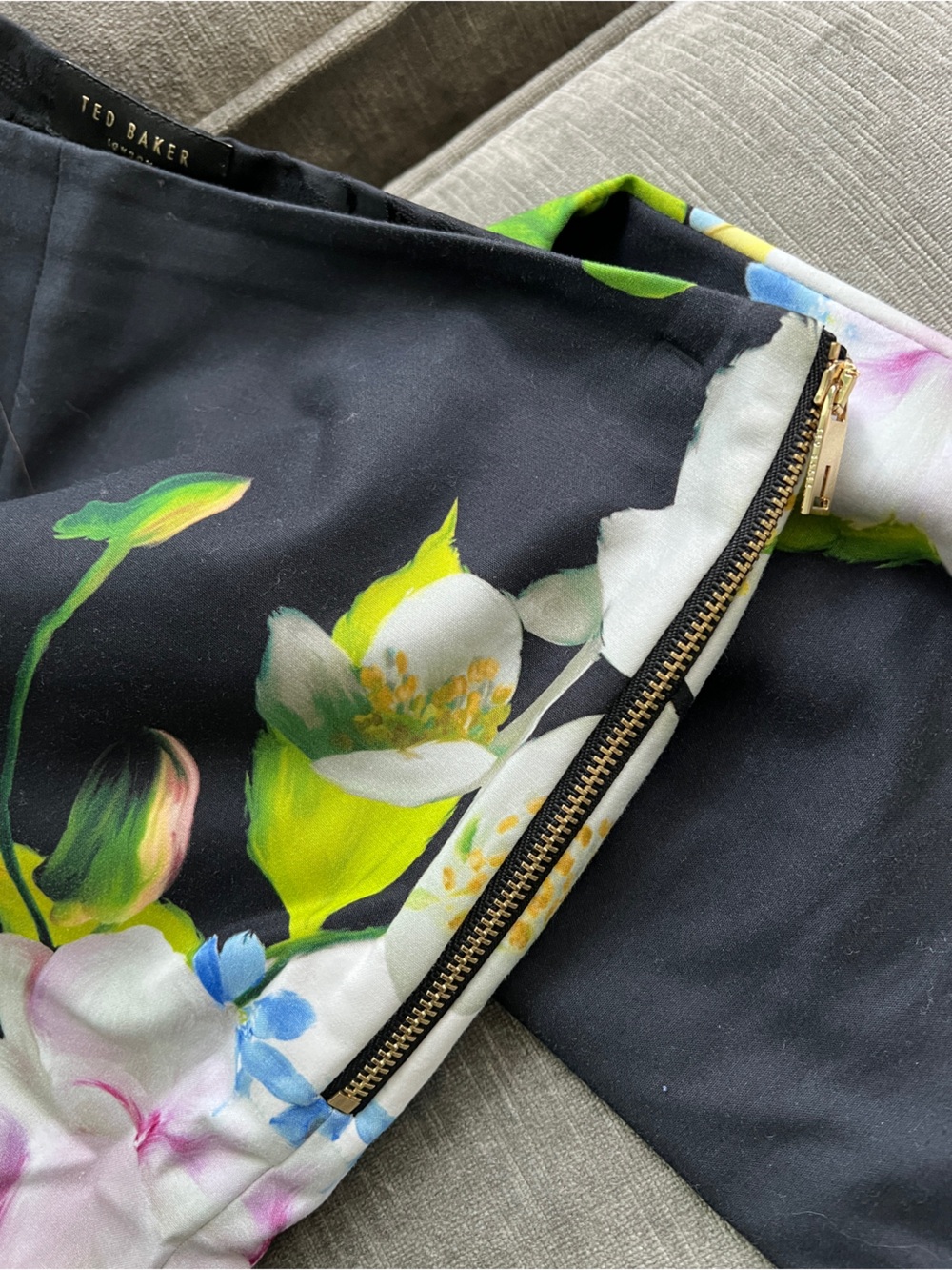 Ted Baker London Galla Floral Side Zip Ankle Trousers Pants Size 2 (US 6) - Picture 4 of 5